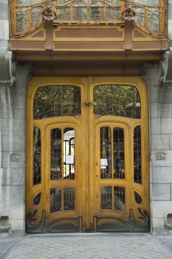 deur van Horta in art nouveaustijl, hout, glas en ijzerwerk