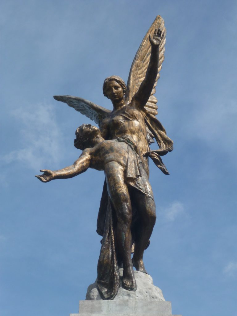 Monument voor de helden van de luchtvaart - engel met man